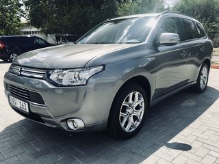 Mitsubishi Outlander foto 1