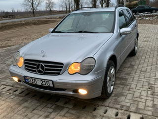 Mercedes C-Class foto 2