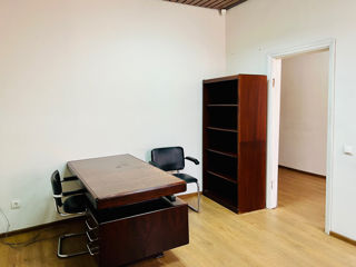 Camere separate (130m2) de inchiriat intr-o cladire de birouri, in centru, str. A. Sciusev- B.Bodoni