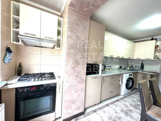 Apartament cu 3 camere, 76 m², Buiucani, Chișinău foto 3