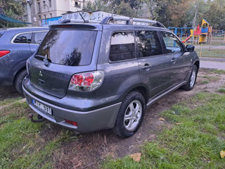 Mitsubishi Outlander foto 3