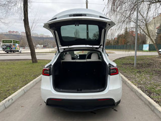 Tesla Model Y foto 7