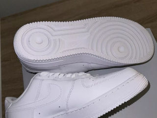 Air Force 1 Triple White foto 4