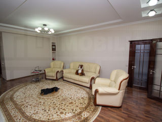 Apartament cu 3 camere, 156 m², Botanica, Chișinău foto 3