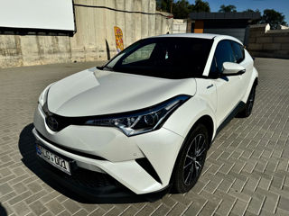 Toyota C-HR foto 1