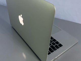 MacBook Air 2015 128 GB / 8 GB ,i5 .