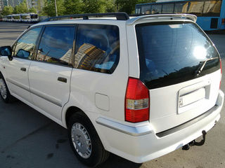 Mitsubishi Space Wagon foto 3