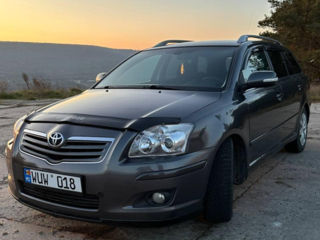 Toyota Avensis foto 2