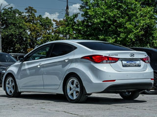 Hyundai Elantra foto 2