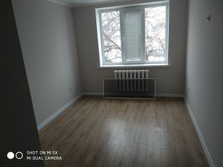 Продаётся 2-я комнатная квартира - se vinde apartament cu 2 cameri foto 2