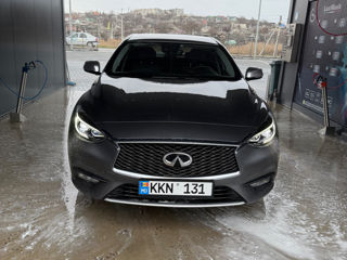 Infiniti Q30