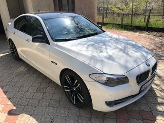 BMW 5 Series foto 2