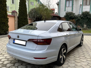 Volkswagen Jetta foto 4