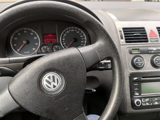 Volkswagen Touran foto 1
