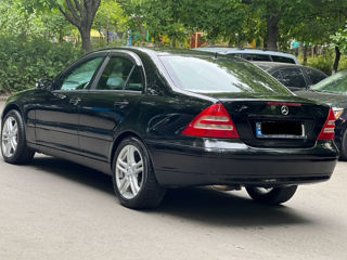 Mercedes C-Class foto 1