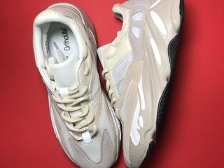 Adidas Yeezy Boost 700 Analog Unisex foto 4