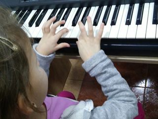 Pregătire muzicală, canto, pian, vioară, solfegiu pentru copii și adulți foto 1