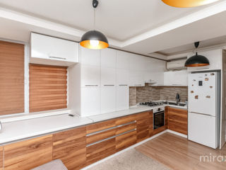 Apartament cu 2 camere, 74 m², Centru, Chișinău foto 2