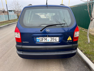 Opel Zafira foto 2