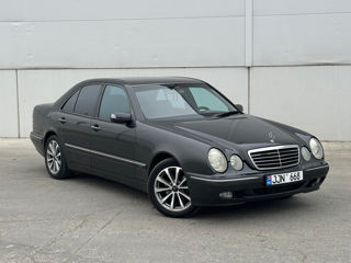 Mercedes E-Class foto 2