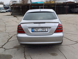 Mercedes E-Class foto 6