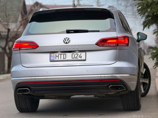 Volkswagen Touareg foto 1