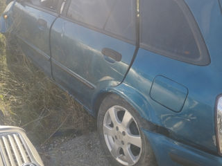 Mazda 323 foto 4