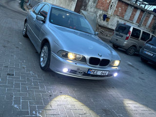 BMW 5 Series foto 2