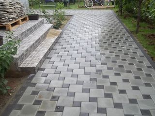 Amenajarea pavajului  (укладка тротуарной плитки)