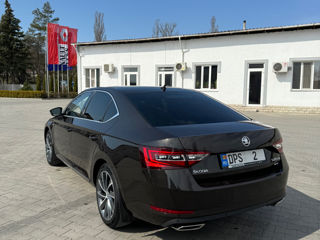 Skoda Superb foto 2