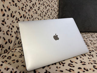 MacBook Pro 15 2018 foto 4