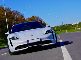 Porsche Taycan foto 3