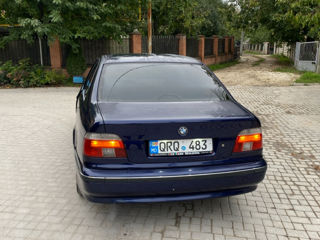 BMW 5 Series foto 4