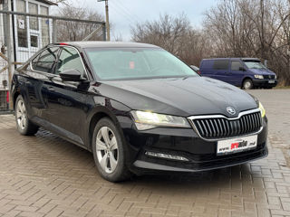 Skoda Superb foto 2