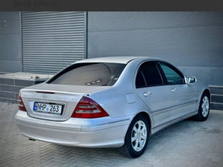 Mercedes C-Class foto 4