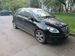 Mercedes B-Class foto 2