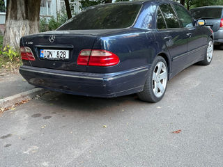 Mercedes E-Class foto 2