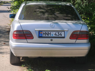 Mercedes E-Class foto 2