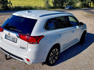 Mitsubishi Outlander foto 3