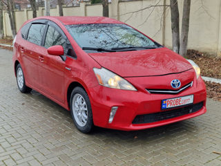 Toyota Prius v foto 3