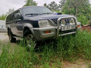 Mitsubishi L200 foto 1