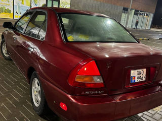 Mitsubishi Mirage foto 3