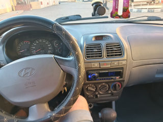 Hyundai Accent foto 5