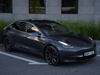 Tesla Model 3 foto 4