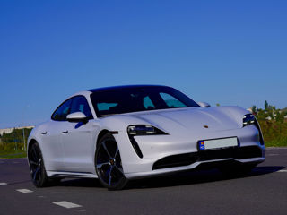 Porsche Taycan foto 2