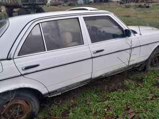 Mercedes 123 foto 2