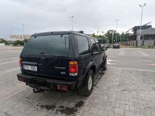 Ford Explorer foto 3