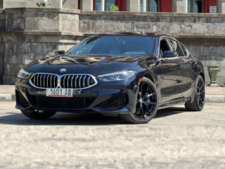 BMW 8 Series фото 1