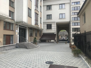 Apartament cu 2 camere, 76 m², Centru, Chișinău foto 15