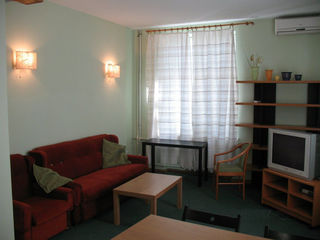 Сдается уютная, тихая 2-комнатная квартира в центре, 300 м.от пр. Штефан чел Маре. foto 2